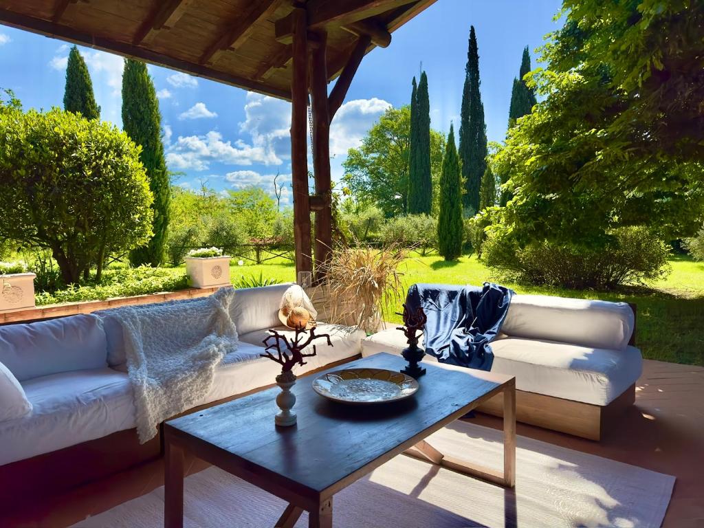 a living room with a couch and a table at Villa Ines The elegance of the Tuscan countryside in Terranuova Bracciolini