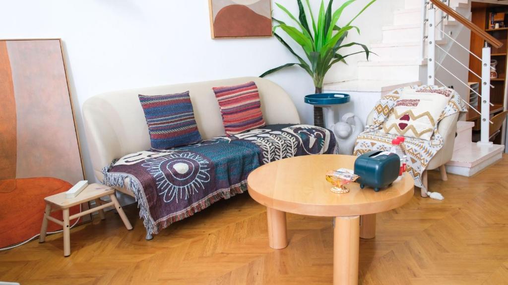 Posezení v ubytování Shanghai Downtown Blossom B&B- Yongkang Road