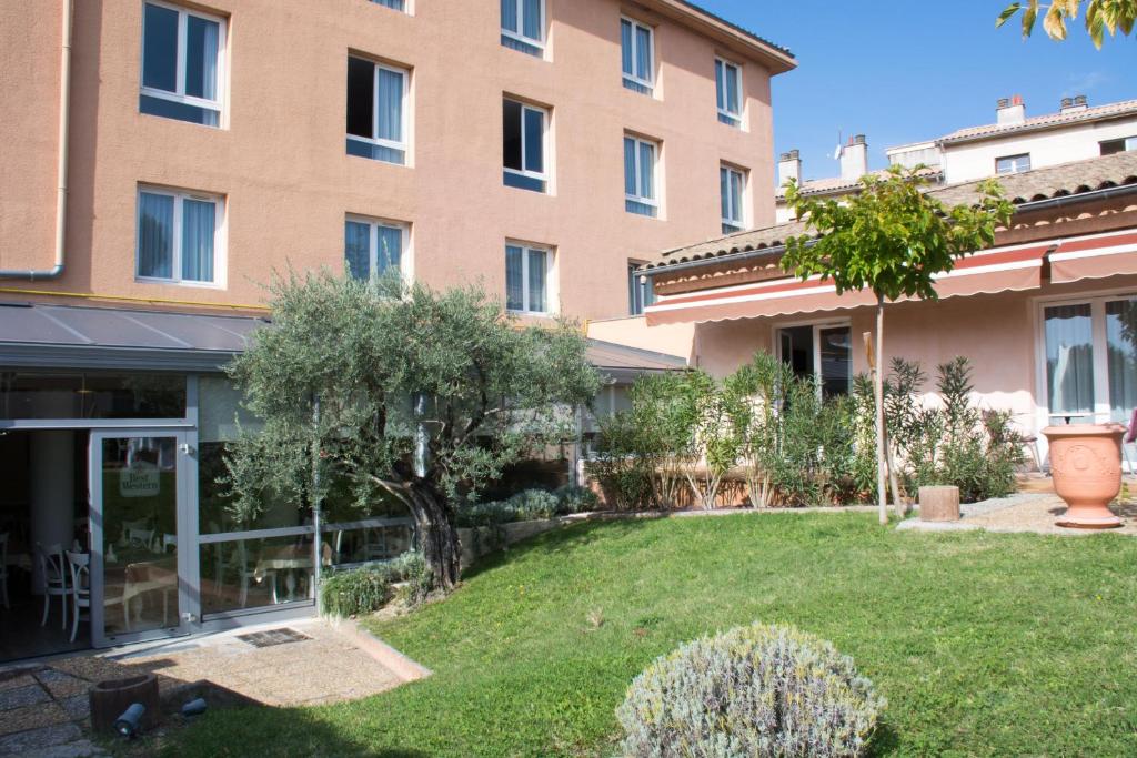 Zahrada ubytování Best Western Hôtel Le Sud
