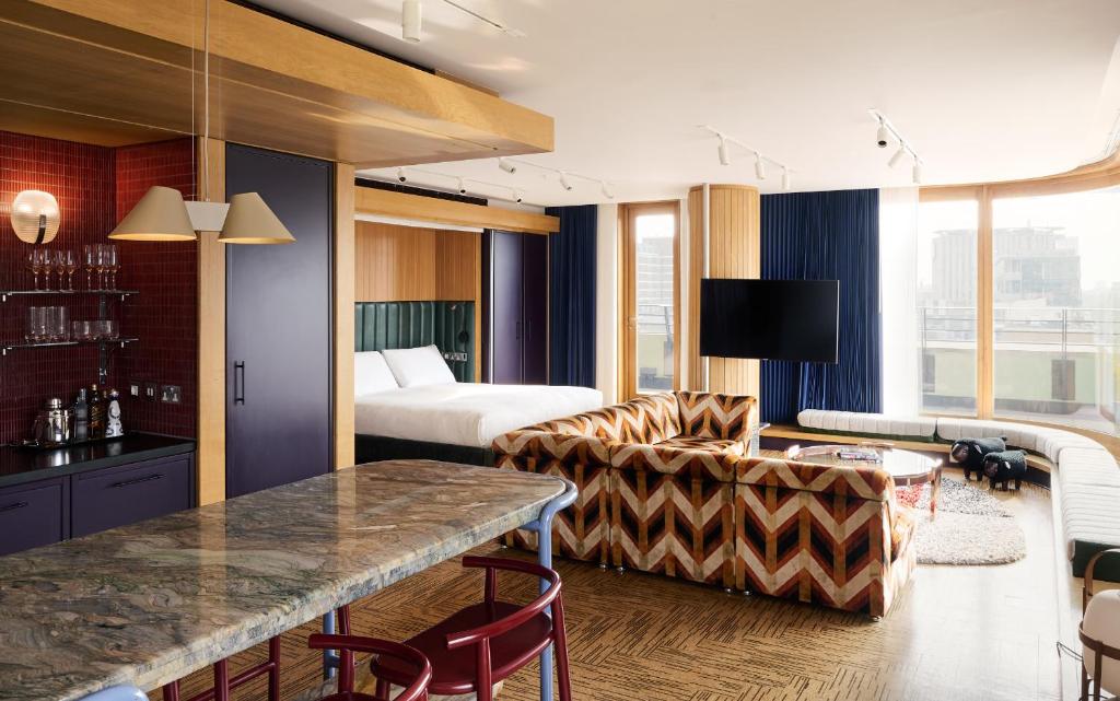 
Deluxe Studio Suite with Wraparound Terrace
