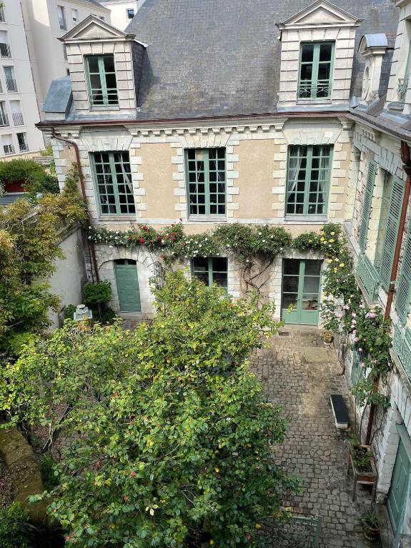 Photo de la galerie de l'établissement STUDIO - Hôtel particulier DU XVII - centre ville Angers, à Angers