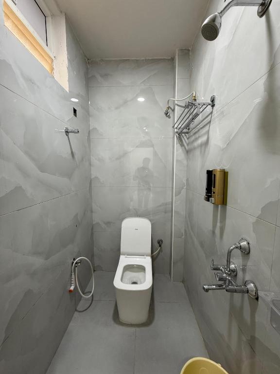 Koupelna v ubytování Hotel Vaarahi Chanda Nagar, Near Hitech City