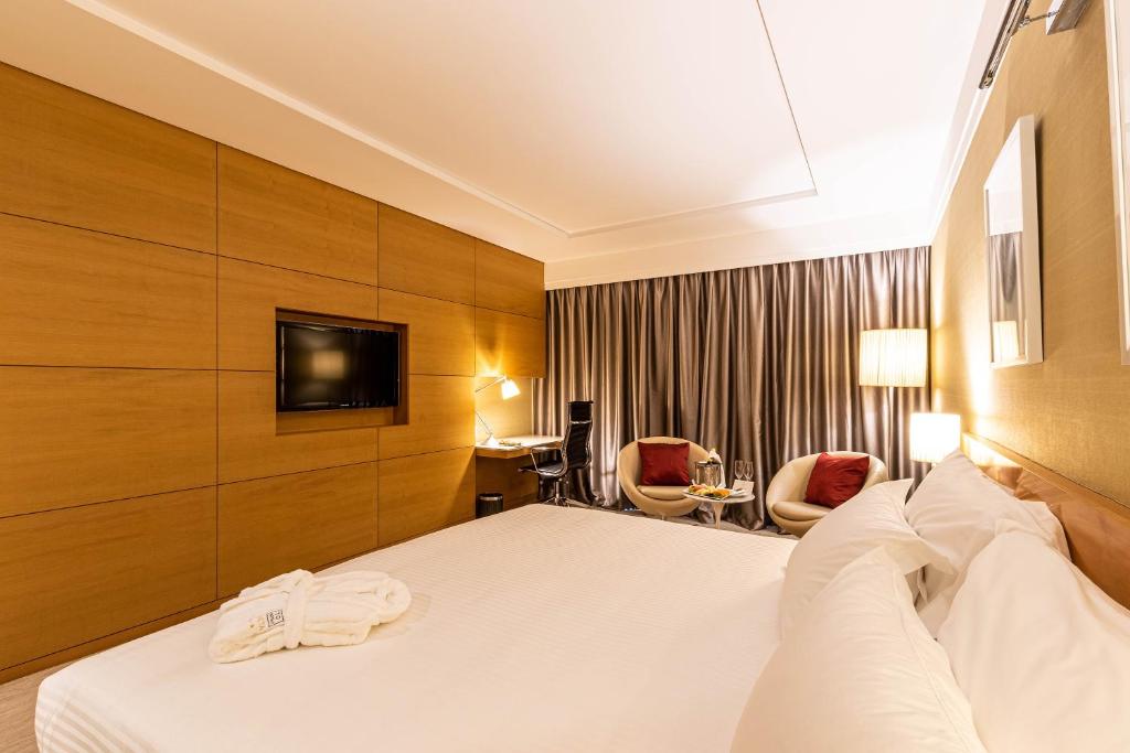 Postel nebo postele na pokoji v ubytování Hotel de Convenções de Talatona, HCTA
