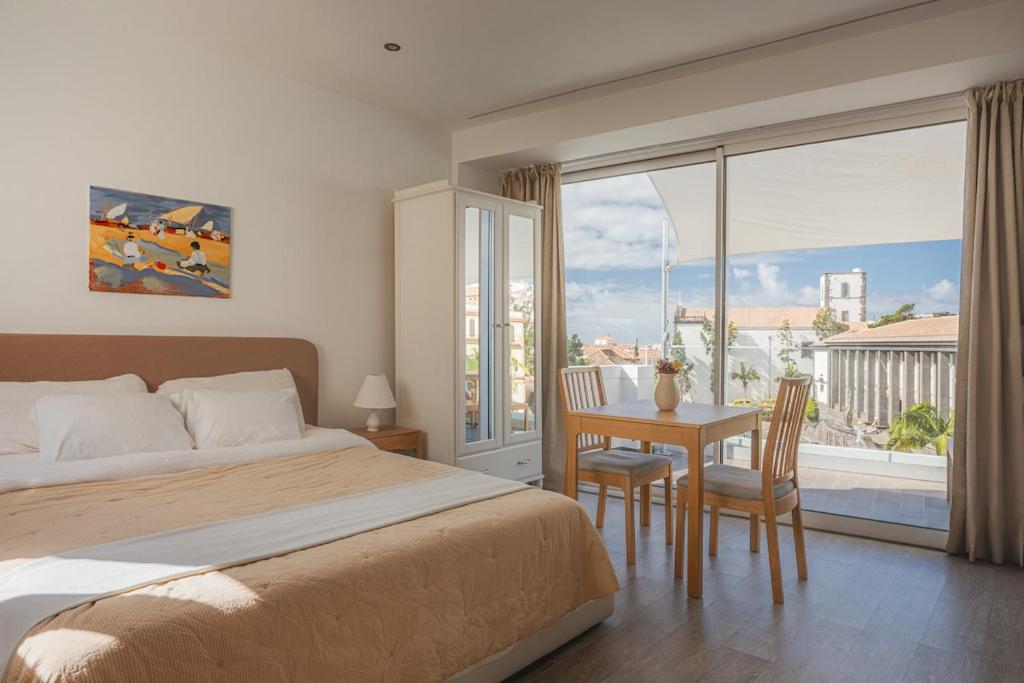 Madeira Rooftop Studio, Ocean & City View