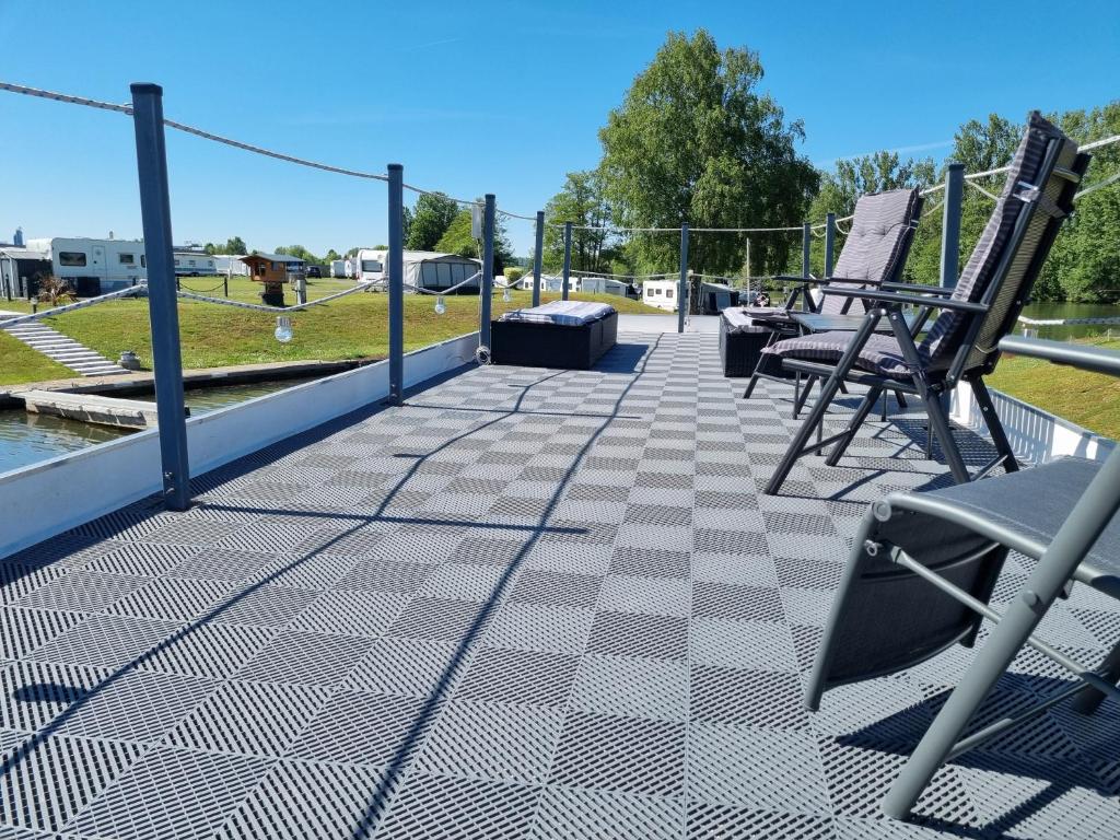 Fitness centrum a/nebo fitness zařízení v ubytování Main Hausboot Lore in der Marina Trosdorf bei Bamberg
