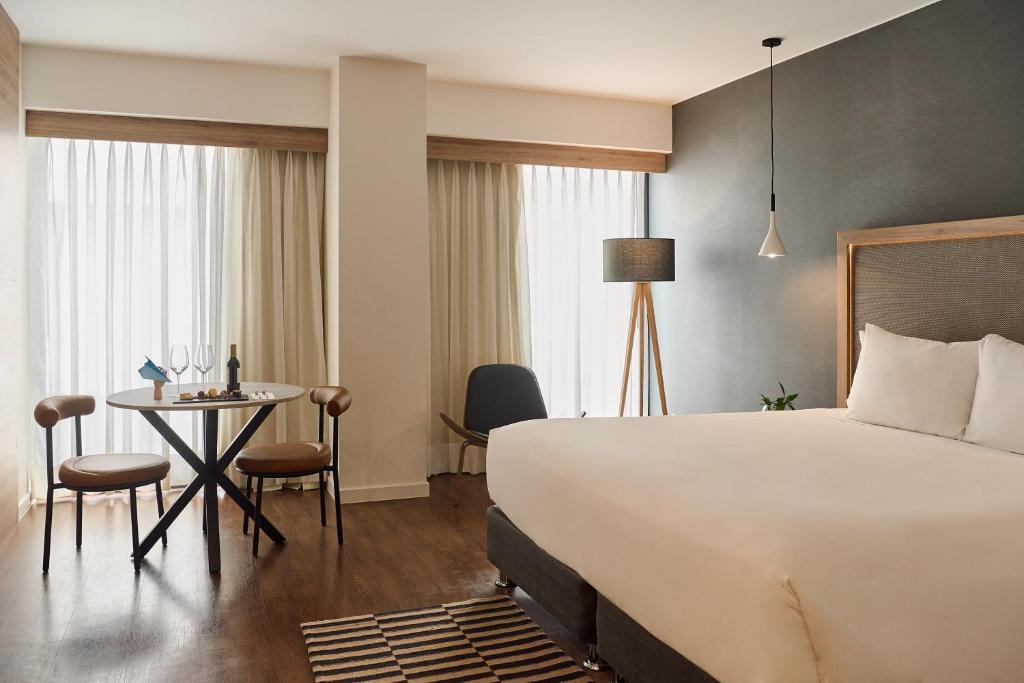 Llit o llits en una habitació de INNSiDE by Meliá Lima Miraflores