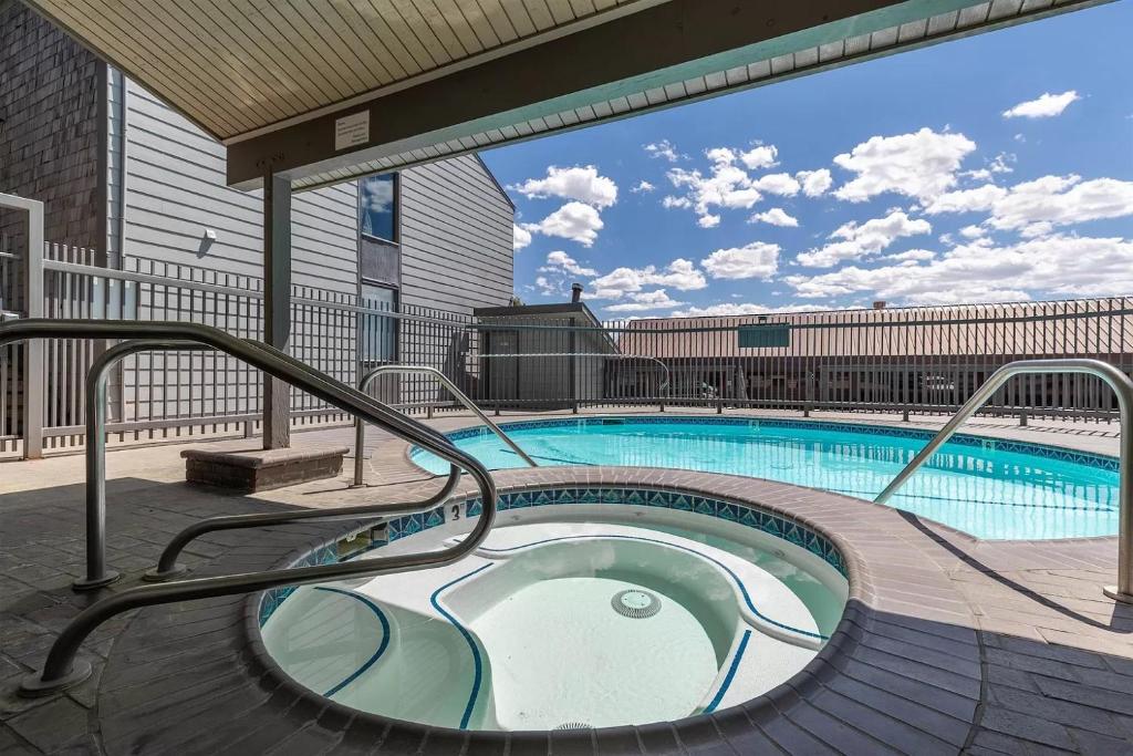 a swimming pool with a hot tub in a building at Mammoth Getaway - Chic Condo in Mammoth Lakes