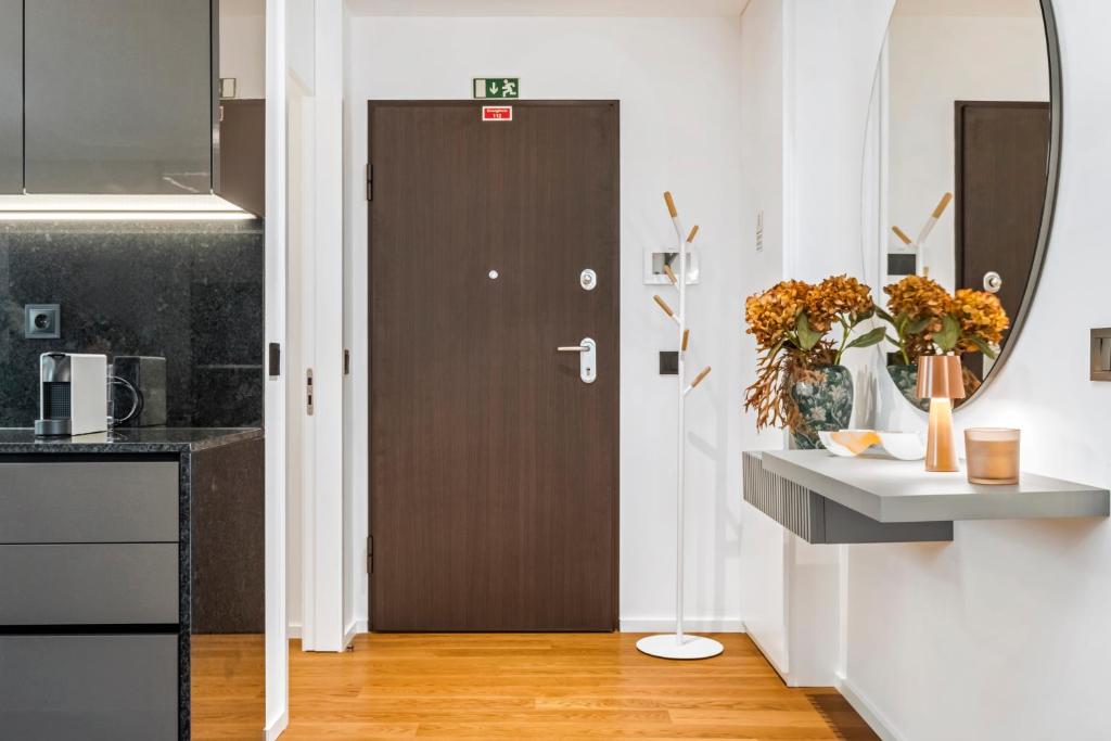 Kuchyň nebo kuchyňský kout v ubytování Panoramic Bay and Sea Views - Luxury 3-Bed Flat