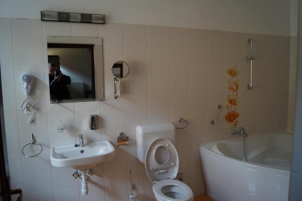 Kúpeľňa v ubytovaní Pékapartman