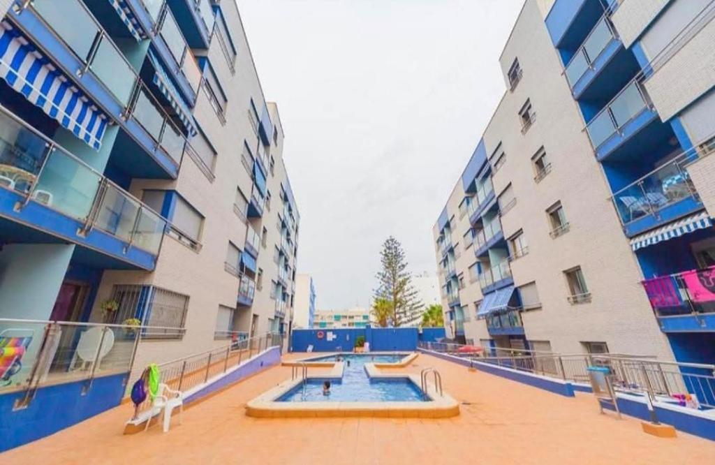 Basen w obiekcie Apartment Los Locos Torrevieja Costa Blanca lub w pobliżu