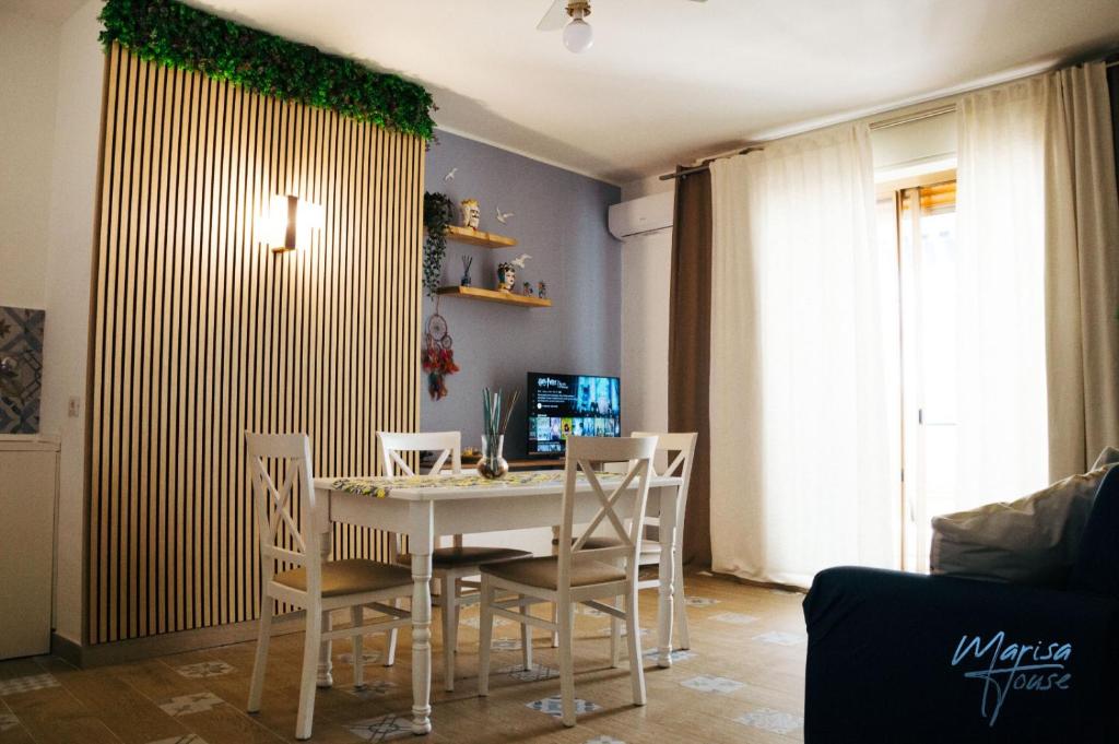 TV a/nebo společenská místnost v ubytování Marisa house