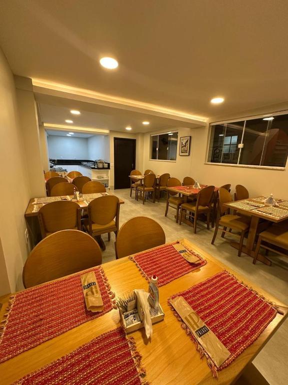 Um restaurante ou outro lugar para comer em Palace Hotel