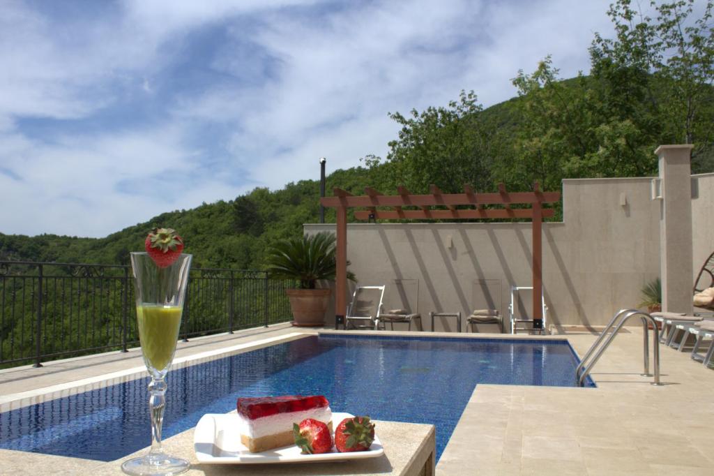 Bazén v ubytování Luxury Villa Flower nebo v jeho okolí