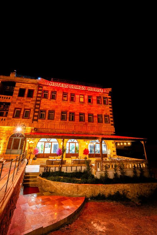 The building in which a hosteleket is located