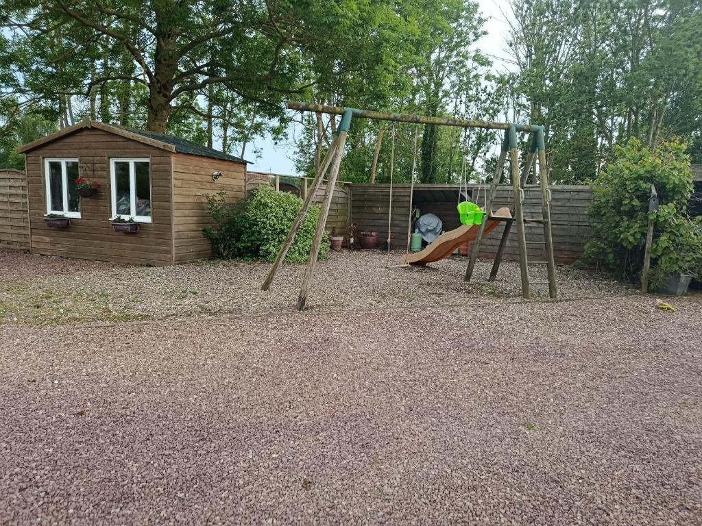 Herní místnost nebo prostor pro děti v ubytování Les épines