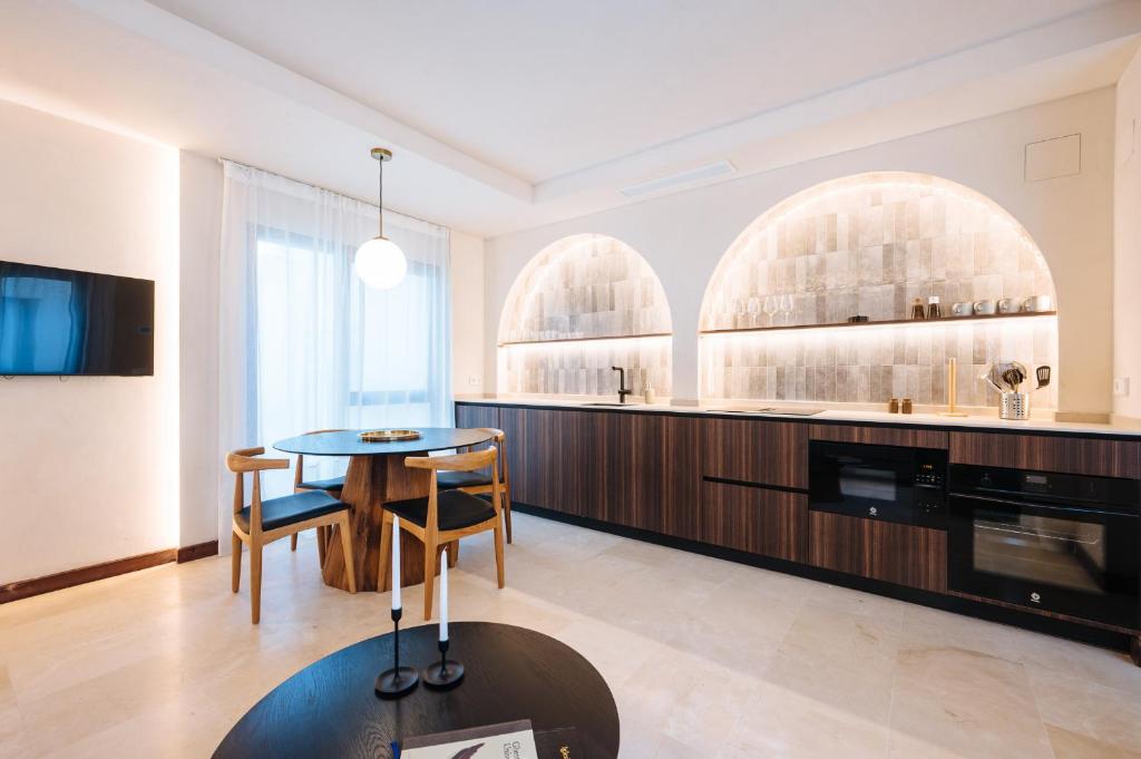 A television and/or entertainment centre at Apartamentos La Vistosona