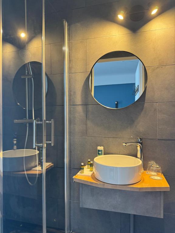 Koupelna v ubytování Logis Hôtel de la Poste