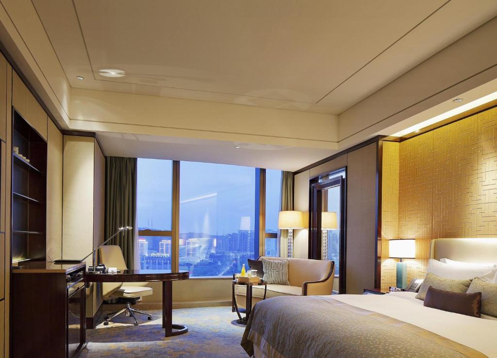 Postel nebo postele na pokoji v ubytování Kempinski Hotel Xiamen