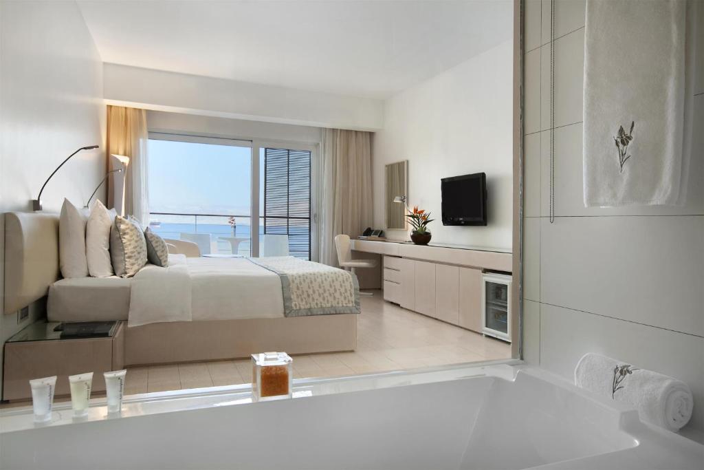 Postel nebo postele na pokoji v ubytování Kempinski Hotel Aqaba