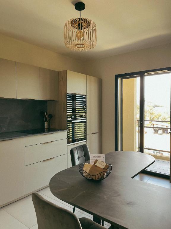 Appartement moderne 3 chambres spacieuses sur le port de Porto-Vecchio avec vue