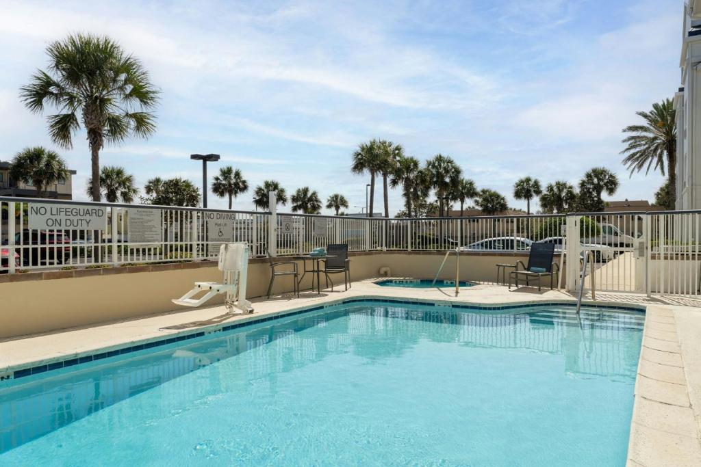 Fairfield Inn and Suites Jacksonville Beach photo