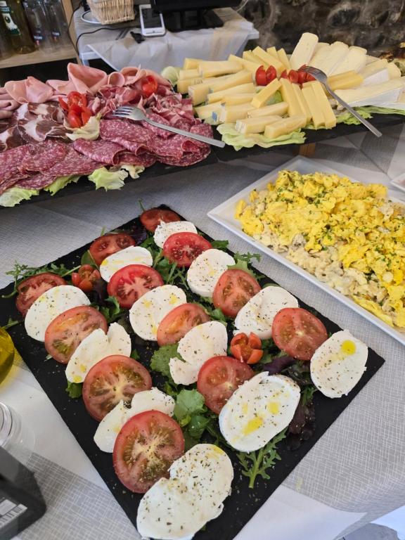 Comida en o cerca de este hotel
