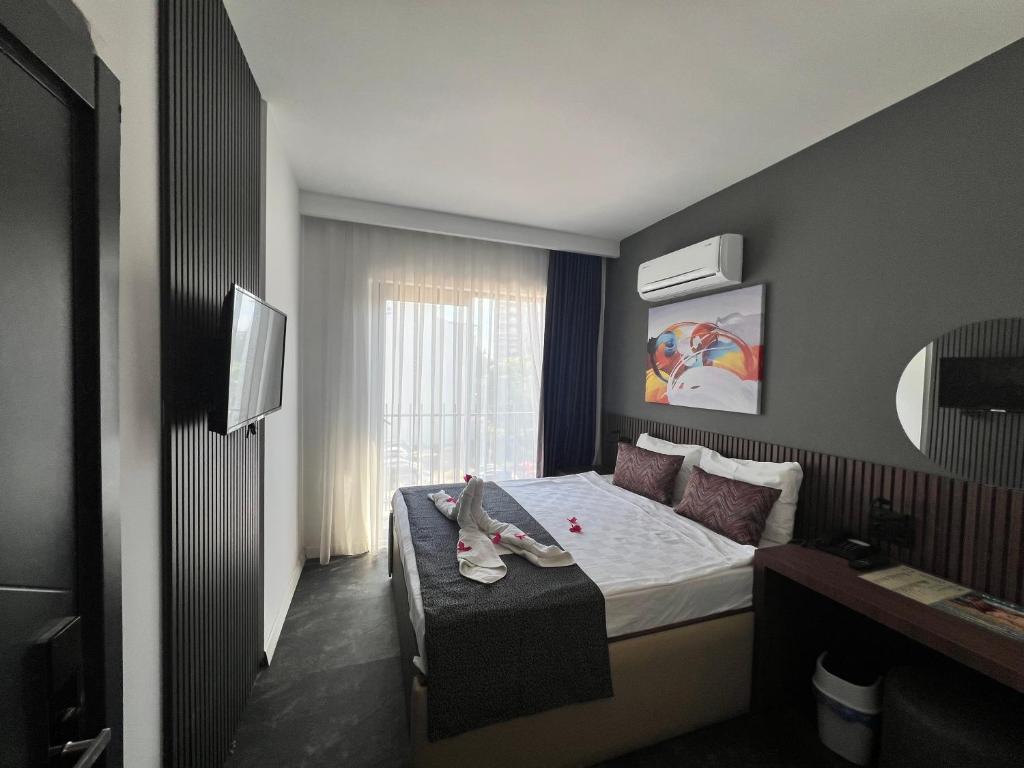 Postel nebo postele na pokoji v ubytování Wolf Of The City Hotel & Spa