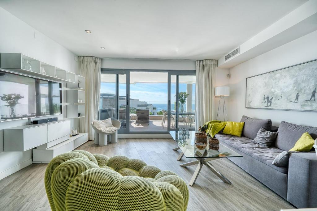 Posedenie v ubytovaní 3070 Cabopino Luxury Apartment