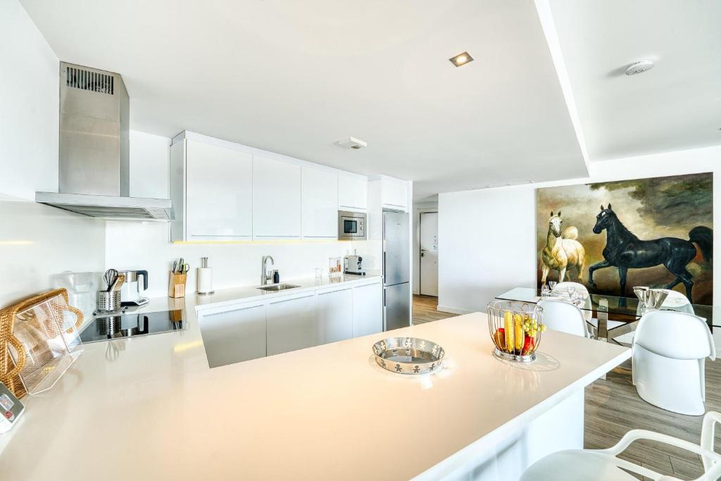 Kuchyňa alebo kuchynka v ubytovaní 3070 Cabopino Luxury Apartment