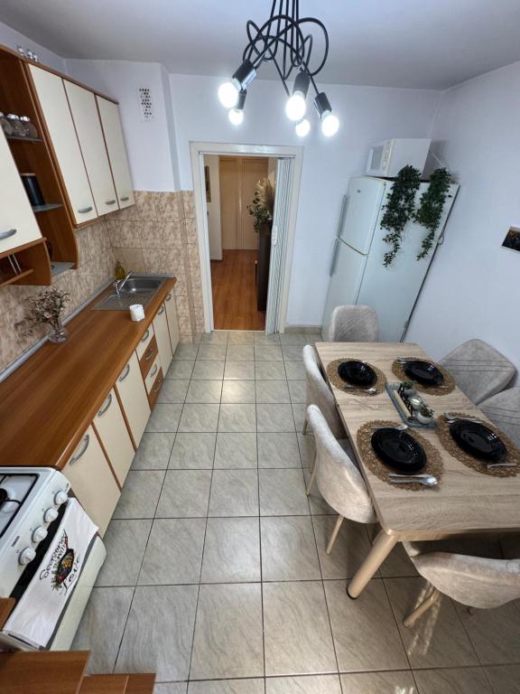 Køkken eller tekøkken på Cozy Apartment near City Center