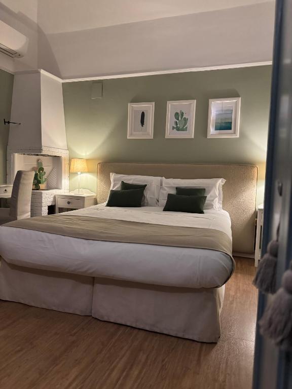 A bed or beds in a room at Aduepassi apartments