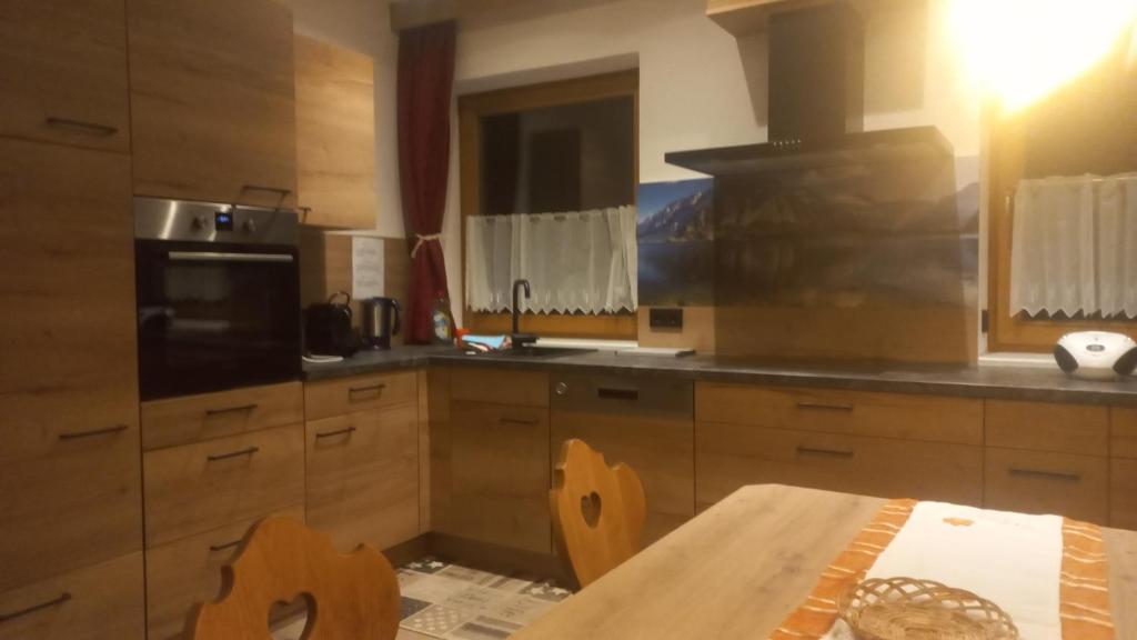 Kuchyňa alebo kuchynka v ubytovaní Apart Tiefenbach