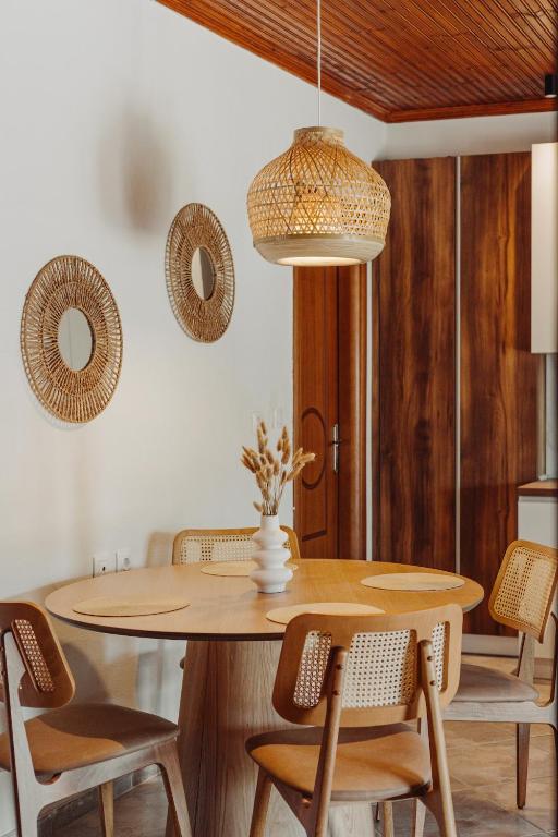 a dining room with a table and chairs at Nikolaidis Villa Family Friendly in Nea Kallikrateia