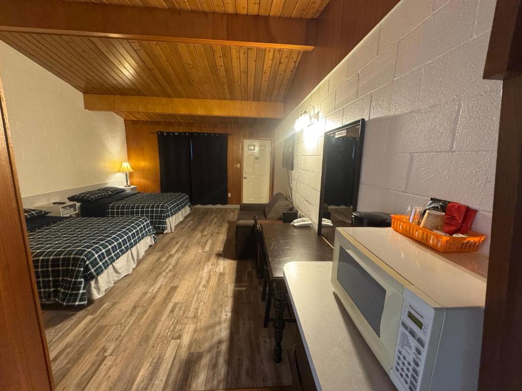 Postel nebo postele na pokoji v ubytování Ace Crown Motel