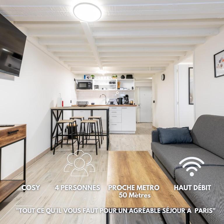 un salon avec un canapé et une table dans l'établissement Magnifique Flat le Belleville - Lumineux - 4 personnes - Proche Metro, à Paris