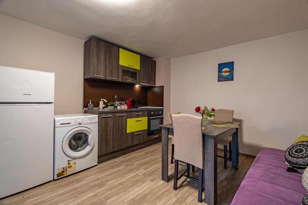 City apartment with Free Public Parking-3