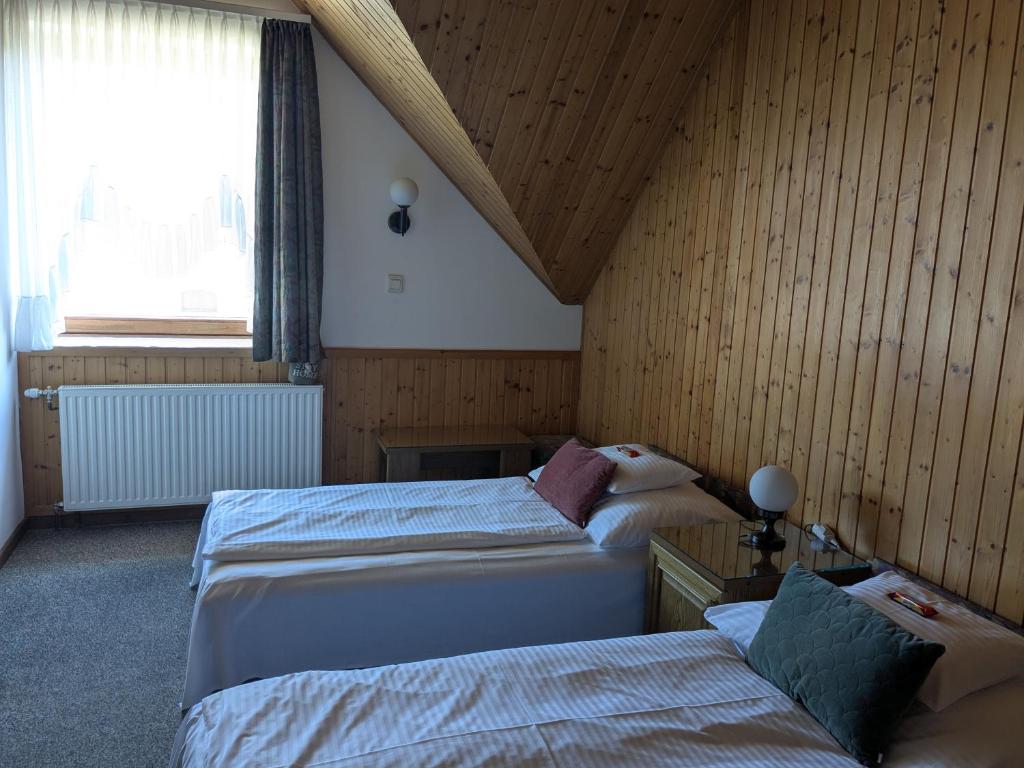 Postel nebo postele na pokoji v ubytování Gründner Vendégház