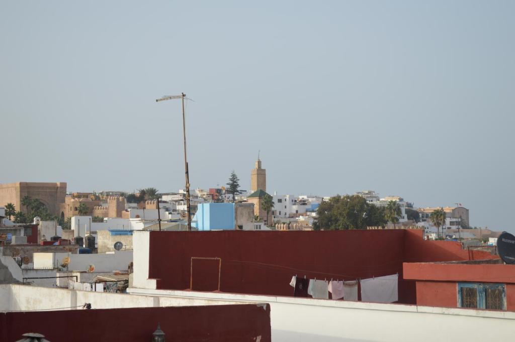 Linna Rabat üldine vaade või majutusasutusest Riad Kasbah pildistatud vaade