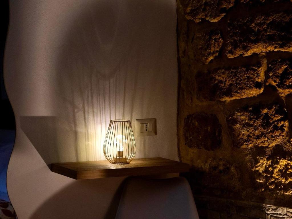 Postel nebo postele na pokoji v ubytování Home Via Neve-Historical Centre
