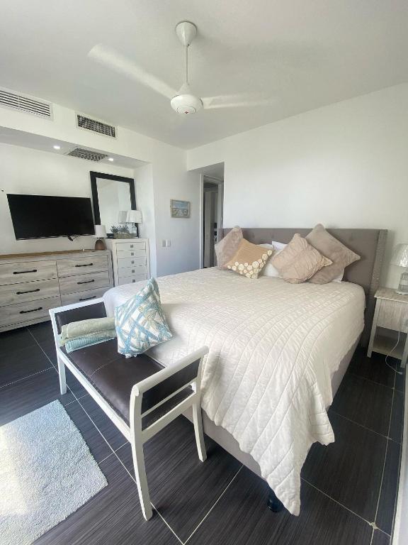 Postel nebo postele na pokoji v ubytování Cozy Oceanview Retreat Samana XIV-101