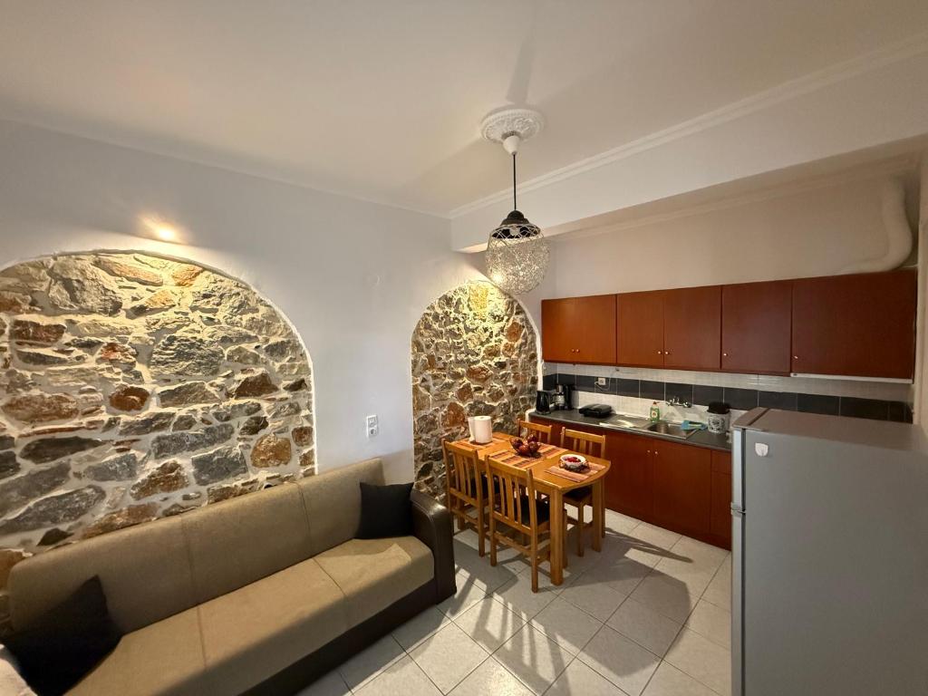 Charming Stone-Wall Apartment Near Mytilene Center