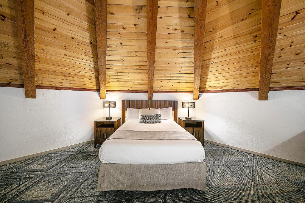 Half Moon Bay Lodge photo
