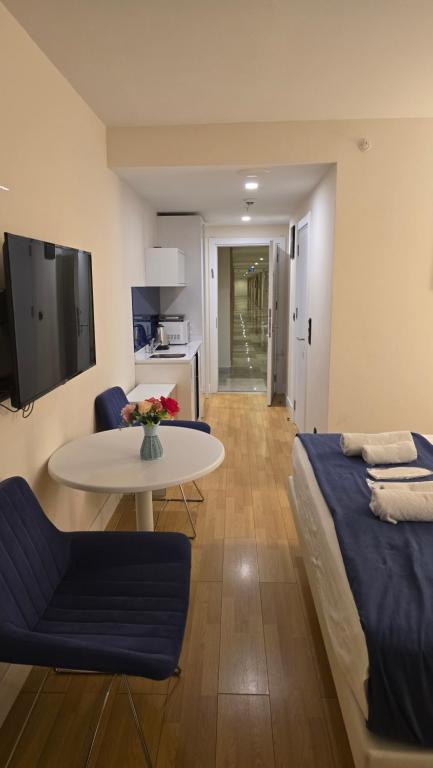 TV a/nebo společenská místnost v ubytování Orbi City Sea View Aparthotel