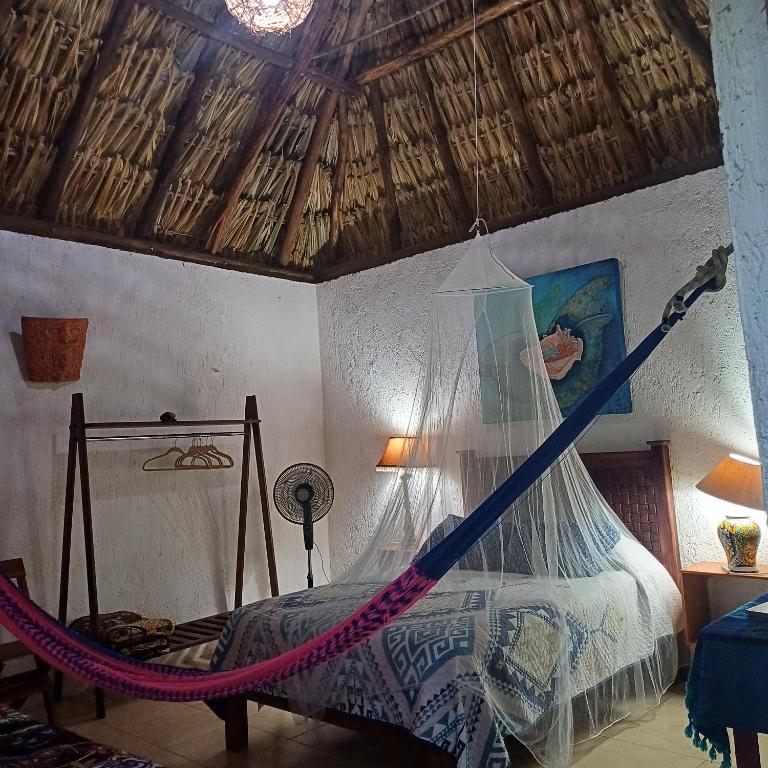 Postel nebo postele na pokoji v ubytování Mayan Bungalow Near Chichén