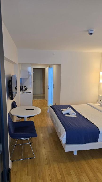 Postel nebo postele na pokoji v ubytování Orbi City Sea View Aparthotel