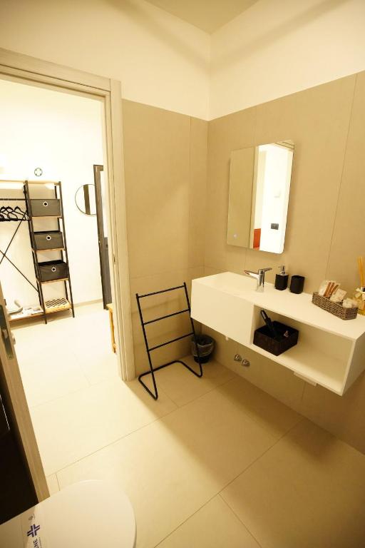Kuchyň nebo kuchyňský kout v ubytování The One Malpensa Rooms