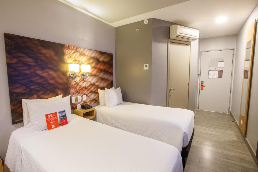 Postel nebo postele na pokoji v ubytování ibis Quito