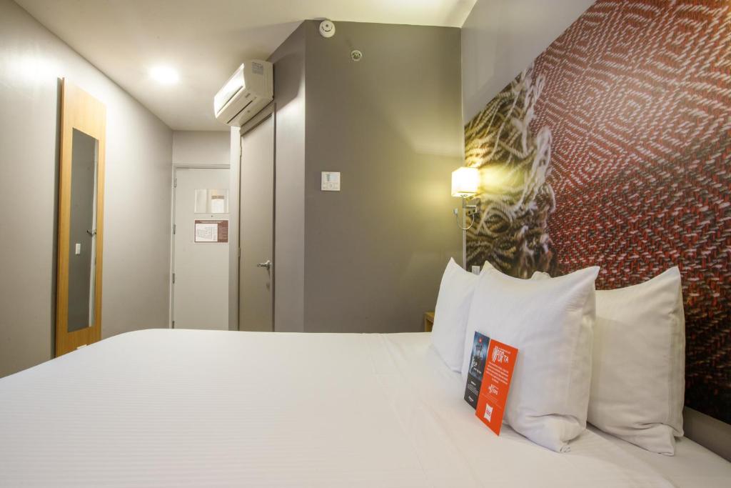 Postel nebo postele na pokoji v ubytování ibis Quito
