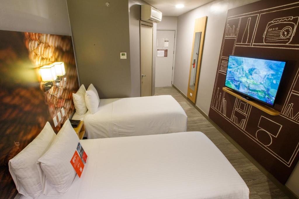 Postel nebo postele na pokoji v ubytování ibis Quito