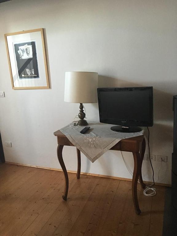 Televízia a/alebo spoločenská miestnosť v ubytovaní Agriturismo Giorgio Colutta